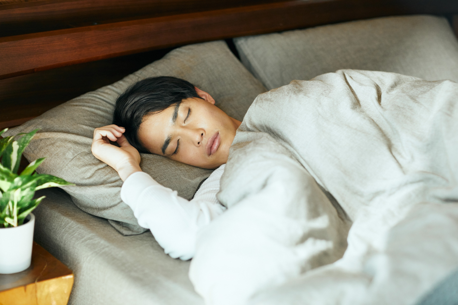 Tidur Kurang Nyenyak? Ini 7 Kebiasaan Sebelum Tidur yang Perlu Kamu Hindari